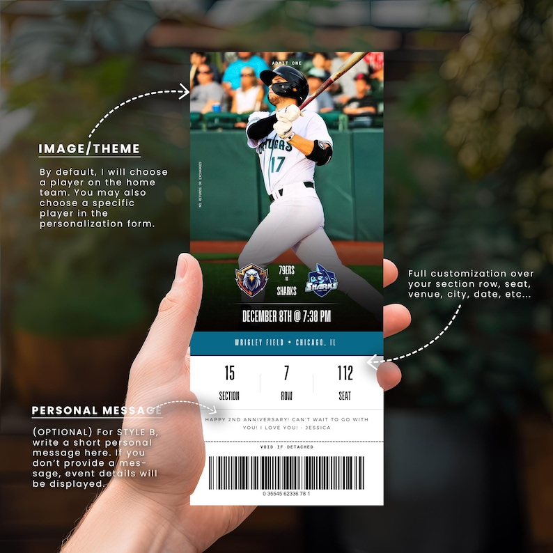Pu&ograve; includere: Un biglietto da baseball con un giocatore in uniforme bianca, numero 17. Il biglietto include loghi delle squadre, dettagli della partita e una sezione per un messaggio personalizzato. La partita &egrave; al Wrigley Field.