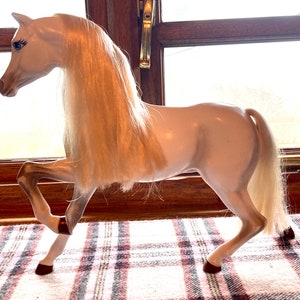 Barbie Brushable Beauties Horse. Willow. 1999