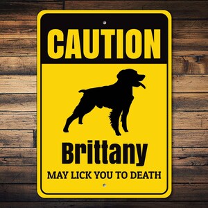 Signo de perro de precaución, signo de Bretaña, signo de silueta de perro, regalo de Bretaña, signo de raza de perro, decoración de Bretaña, signo de humor de perro - signo de metal para perros