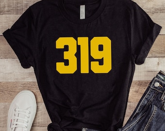 Iowa City IA 319 Area Code Unisex Short Sleeve Tee Iowa Area Code T-shirt Black And Gold Burlington Gift Johnson County Cedar Rapids Oelwein
