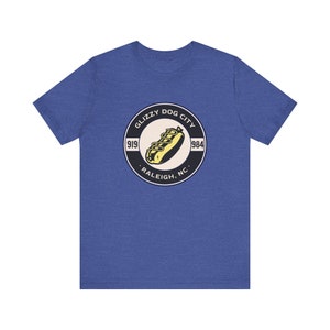 Camiseta de manga corta unisex para amantes de los perritos calientes de Raleigh, Carolina del Norte. El mejor regalo de verano para barbacoa para fanáticos de Glizzy, esposo, amante de la comida y papá, 4 de julio. imagen 4