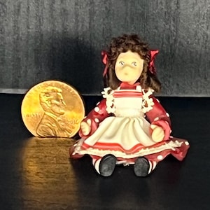 Vintage 1989 Hand Sculpted Clay Doll - 1.5&quot; tall - 1:12 Scale Dollhouse Miniature