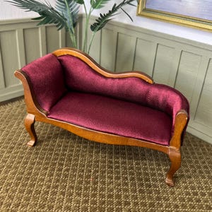 Vintage Settee – 1:12 Scale Dollhouse Miniature