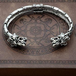 Verstellbarer Wolf Armreif - Wolf Armband - Fenrir Armreif - Fenrir Armband - Wolf Köpfe Armband - Nordisches Heidentum/Nordische Mythologie/Asatru