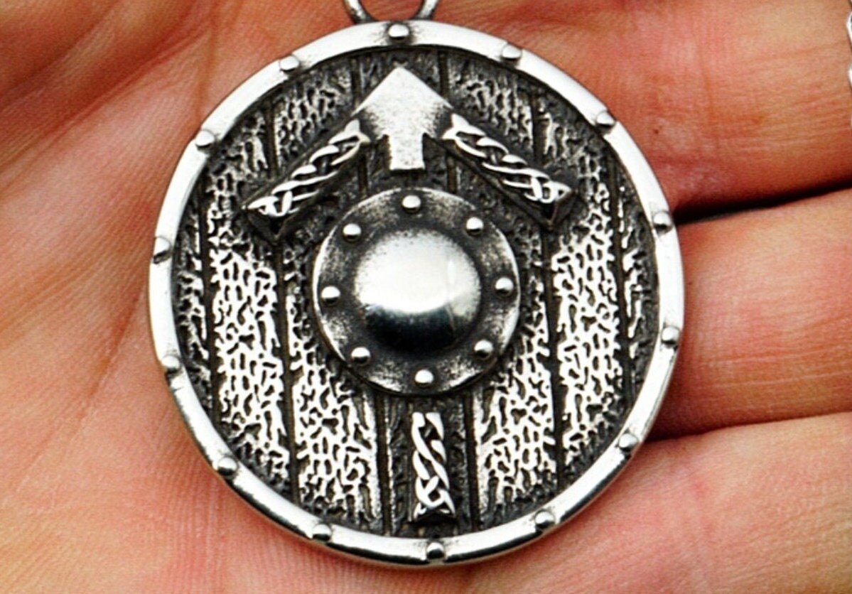 Tyr pendant store