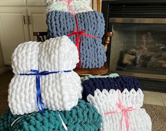 Handmade Chunky Knit Blanket: Soft Chenille Yarn Throw