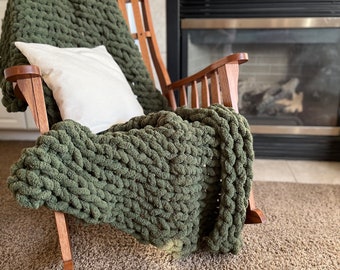 Handmade Chunky Knit Blanket: Soft Chenille Yarn Throw