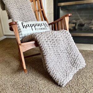XL fuzzy chunky knit blanket, Christmas gift,  Chunky blanket, Hand knit blanket, Cozy throw blanket, Handmade, Soft blanket, Hand Crochet