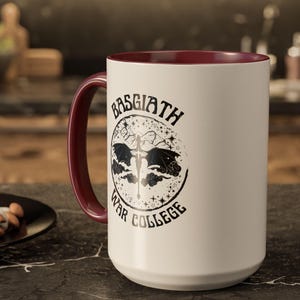 Basgiath コーヒーマグ、Fourth Wing グッズ、本好きのギフト、読書好きのためのコーヒーマグ、紅茶、電子レンジ対応マグ、大型セラミックマグ、Onyx Storm 画像 1
