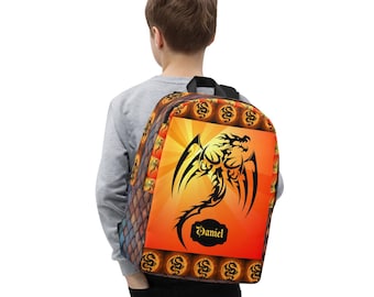 Mochila vermelha com estampa de dragão de fogo e nome personalizado.
