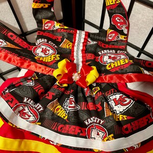 Vestido de fútbol americano para perro de los Kansas City Chiefs imagen 5