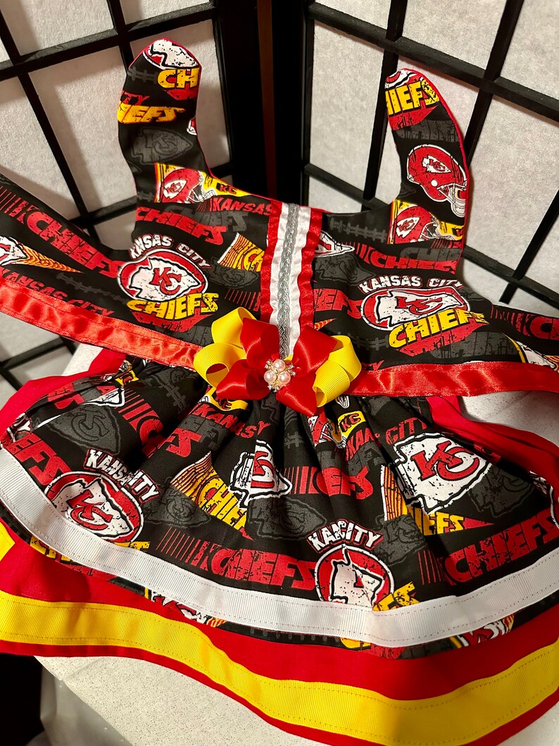 Vestido de fútbol americano para perro de los Kansas City Chiefs imagen 5