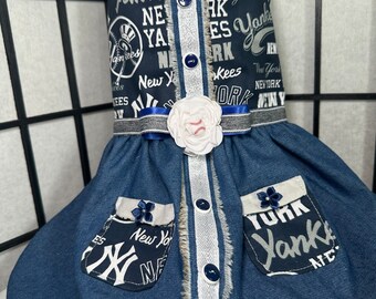 MLB New York  Yankees baseball blue and white dog  Dress pets baseball dress