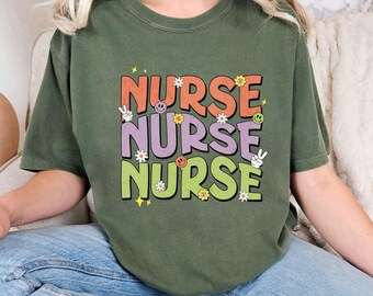 Camiseta de enfermera, teñida en prenda, regalo divertido, camiseta para profesionales de la salud, camiseta para estudiantes de enfermería, camiseta de enfermería, camiseta de enfermera de UCI