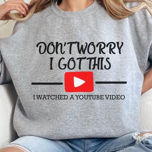 No te preocupes, lo conseguí. Vi un video de YouTube (PNG), pantalones cortos de YouTube, camiseta divertida de barbacoa, regalo para hombres, regalo para papá, meme divertido de hombres, Y2K (PNG)