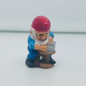 1992 Ferrero Kinder Egg Gnome Toy Figures 90 s Vintage Toys working 1992-ferrero-kinder-egg-gnome-toy-figures-90-s-vintage-toys-working