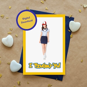 Cartão Tzuyu x Pokémon para impressão duas vezes (para Dia dos Namorados, aniversário, aniversário e muito mais!) Cartão comemorativo PDF 5x7 "Kpop Branco