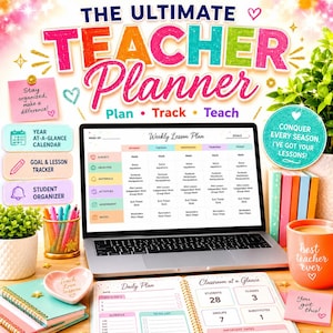 Pode incluir: Um planejador digital para professores exibido na tela de um laptop mostrando uma grade de aulas semanais. A imagem inclui um caderno espiral, um porta-canetas com canetas coloridas, uma caneca cor de pêssego e notas adesivas com texto.