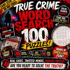 Può includere: Una copertina di un libro di cruciverba True Crime con 100 puzzle, testo rosso e bianco, una lente d'ingrandimento su una griglia, una busta per prove, una sagoma, un'auto della polizia e un proiettile su sfondo scuro con schizzi di sangue.