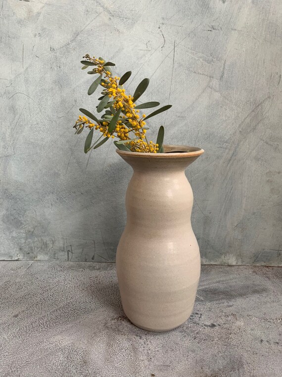 曲線を描く白い陶器の花瓶 - Etsy 日本