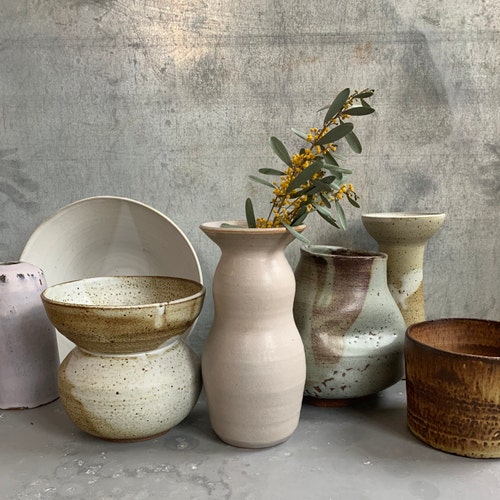 曲線を描く白い陶器の花瓶 - Etsy 日本