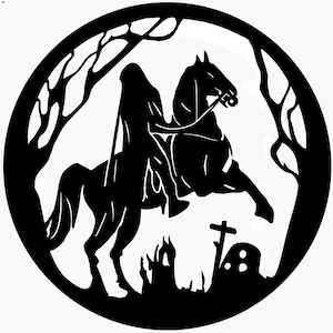 Puede incluir: Silueta en blanco y negro de un jinete a caballo, con un árbol y una lápida en el fondo. El jinete lleva una capa larga y el caballo se está encabritando.