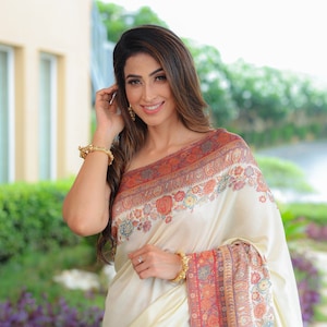 Weißer Kani Silk Saree: Kashmiri Floral Weave Sari