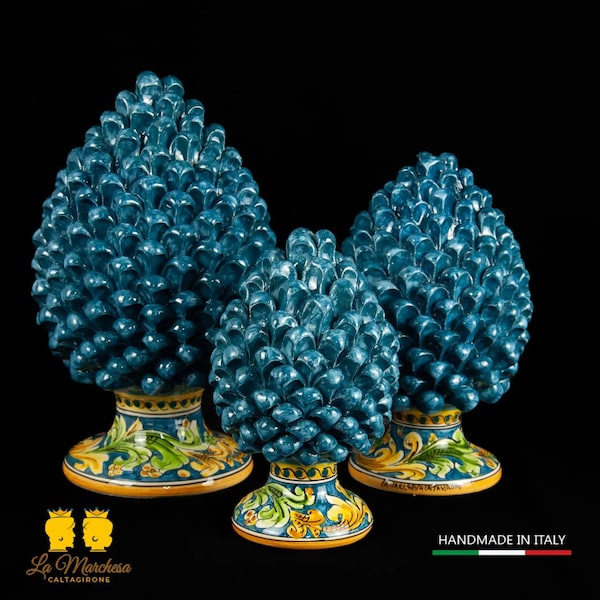 Sizilianischer Tannenzapfen aus Caltagirone-Keramik mit antikblauem Dekor – verschiedene Größen