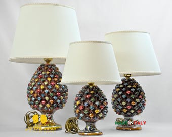 Lampe pomme de pin sicilienne en céramique de Caltagirone avec nacre multicolore - Différentes tailles