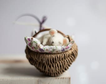 Needle Felted Baby Mouse in Basket with Pillow, Table Decor, Festive Holiday Collectible, Spring Decor, White Mouse, Dramy