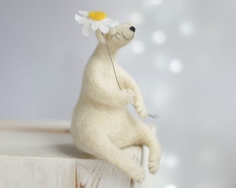 Needle Felted Dreamy White Bear With A Daisy, White Polar Bear, Needle Felt Animals, Mothers Day, Gift Idea, Valentine, Christmas