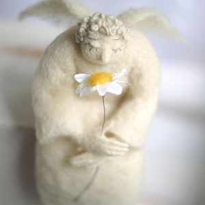 Needle Felted Dreamy Angel With A Daisy, Valintine's Gift Idea, Guardian Angel, Cupid, Christmas Decor, Handmade, White, Flower Lovers, image 4