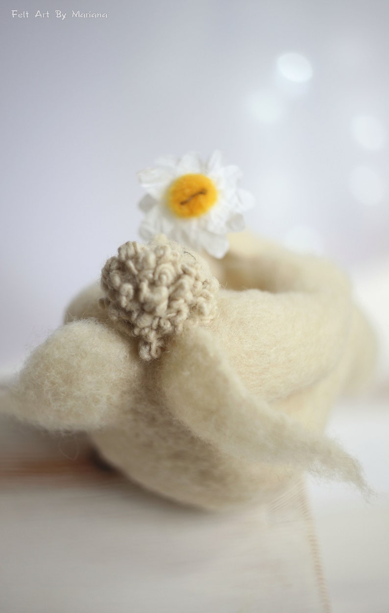 Needle Felted Dreamy Angel With A Daisy, Valintine's Gift Idea, Guardian Angel, Cupid, Christmas Decor, Handmade, White, Flower Lovers, image 7