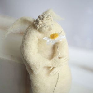 Needle Felted Dreamy Angel With A Daisy, Valintine's Gift Idea, Guardian Angel, Cupid, Christmas Decor, Handmade, White, Flower Lovers, image 6