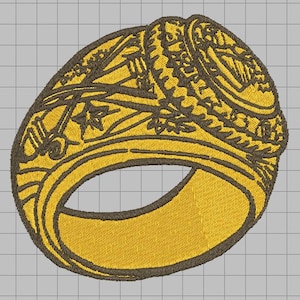 Może przedstawiać: Naszywkę w kształcie pierścienia, wyszywaną w kolorze złotym, z misternymi detalami. Pierścień jest popularnym symbolem zaangażowania i tradycji.