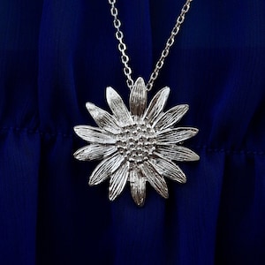 Golden Margherita Sterling 925 Silver Necklace - Floral Design for Timeless Elegance and Natural Beauty