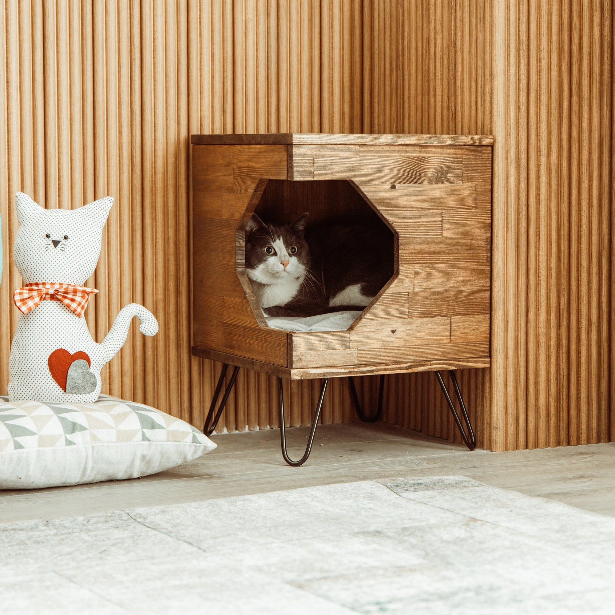 Maison pour chat design sur pieds en pin 48x34xH53,5 cm
