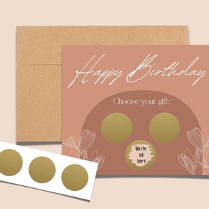 Cadeau de joyeux anniversaire floral féminin, carte de note pliée à gratter avec enveloppe
