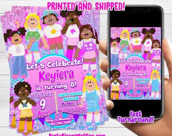 Könnte beinhalten: Geburtstagseinladungsdesign mit Cartoonfiguren in verschiedenen Outfits, mit dem Text "Let's Celebrate! Keyiera is turning 8!" und Veranstaltungsdetails. Das Design umfasst einen rosa-lila Glitzerhintergrund und den Text "Printed and Shipped!"