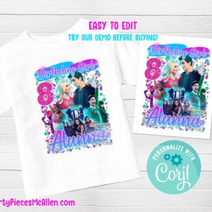 K&ouml;nnte beinhalten: Ein wei&szlig;es T-Shirt mit einem bunten Grafikdesign mit Charakteren aus dem Film "Zombies 3". Das Design enth&auml;lt den Text "Birthday Girl" und die Zahl "8". Die Grafik enth&auml;lt auch den Namen "Alanna".