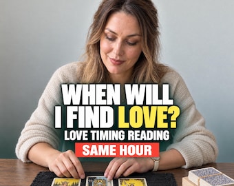 Könnte beinhalten: Ein Tarot-Kartenlesedienst mit drei Karten, die auf einer schwarzen Matte ausgelegt sind. Der Text lautet TarotCosmic, WHEN WILL I FIND LOVE? LOVE TIMING READING und SAME HOUR. Die gezeigten Karten sind The Empress, The High Priestess und The Magician.