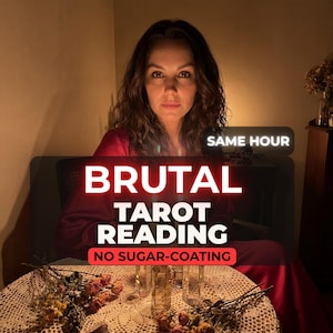 Puede incluir: Una persona con cabello castaño ondulado y prenda roja sentada tras una mesa con mantel de encaje blanco. Flores secas y puntas de cristal transparente sobre la mesa. Texto: SAME HOUR, BRUTAL TAROT READING, NO SUGAR-COATING.