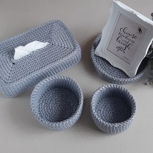 Set aus gehäkelten Taschentücherbox-Bezügen und Körben, Serviettenhalter, dekoratives Tablett