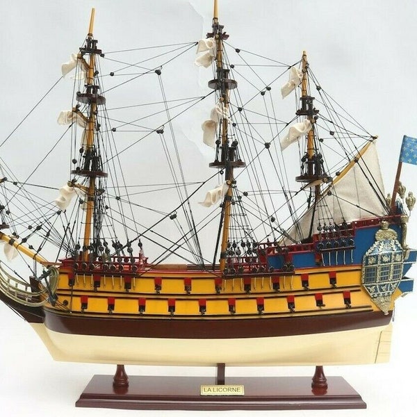 maquette de bateau en bois - LA LICORNE- TINTIN -   longueur 62 cm - voiles pliées  nouveauté 2023.