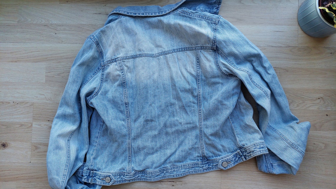Vintage denim jacket,Denim blazer with buttons,Retro jeans top,Denim Shirts with pockets,Blue vintage women top,Size Medium,capsule wardrobe, foto 3 di 3