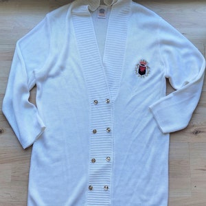 Suéter longo vintage dos anos 90, pulôver branco retrô, blazer com duas fileiras de botões dourados, suéter de malha, jaqueta longa, top aconchegante.