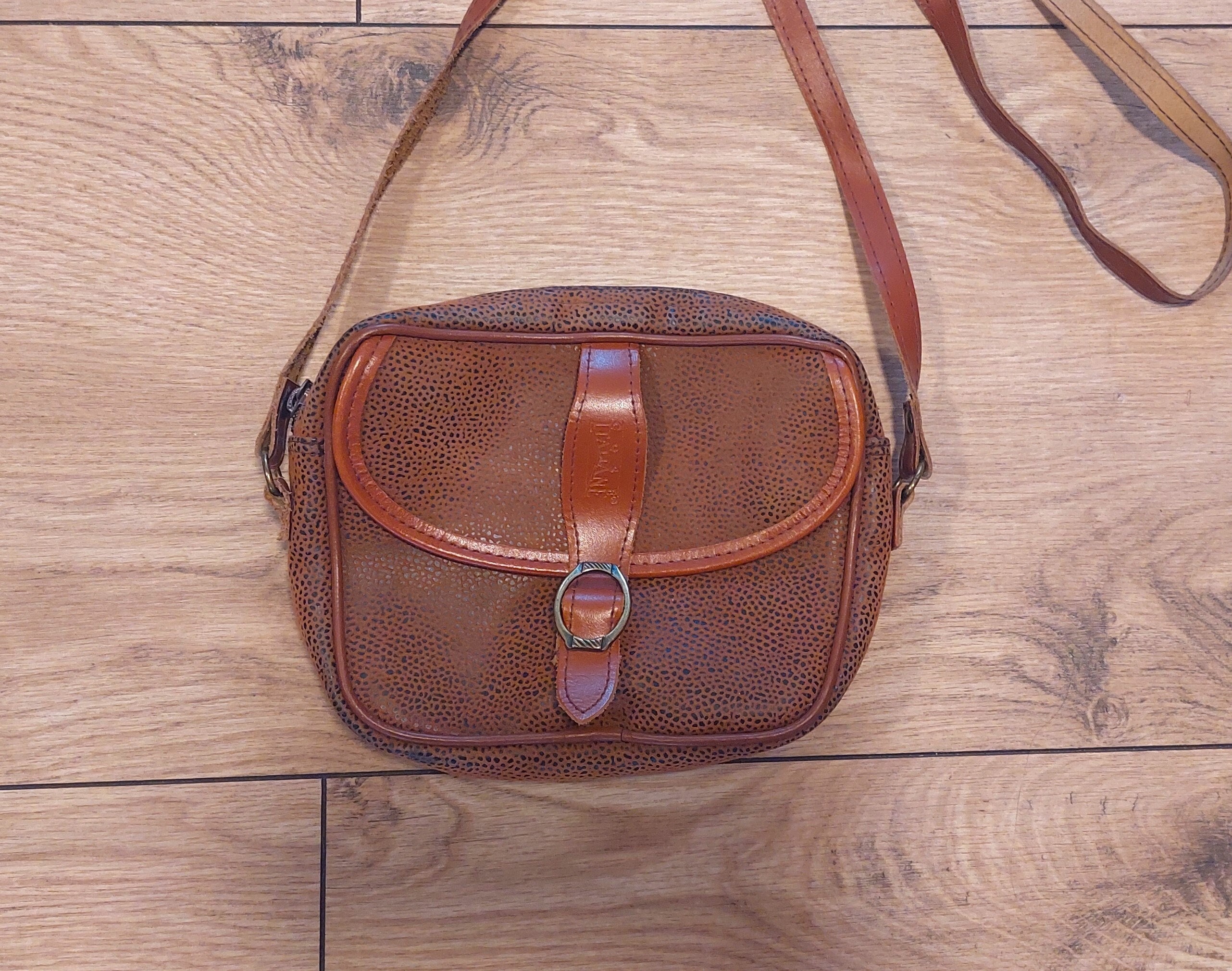Vintage Brown Crossbody Bag: 90s Minimalist Shoulder Purse  display picture 2