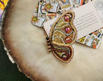 Spilla ricamata a farfalla in oro - Gioiello semiprezioso di qualità Haute couture