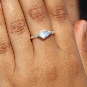 Rainbow Moonstone Kite Silver Ring ,Cut Stone Ring, Natural Moonstone Kite Shape Ring, Anniversary Ring For Woman, Gifts For Christmas