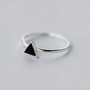 Onyx Triangle Ring, Sterling Silver Dainty Triangle Minimal Stacking Ring,Minimalist Ring,Simple band Ring,Friendship Ring, Triangle ring